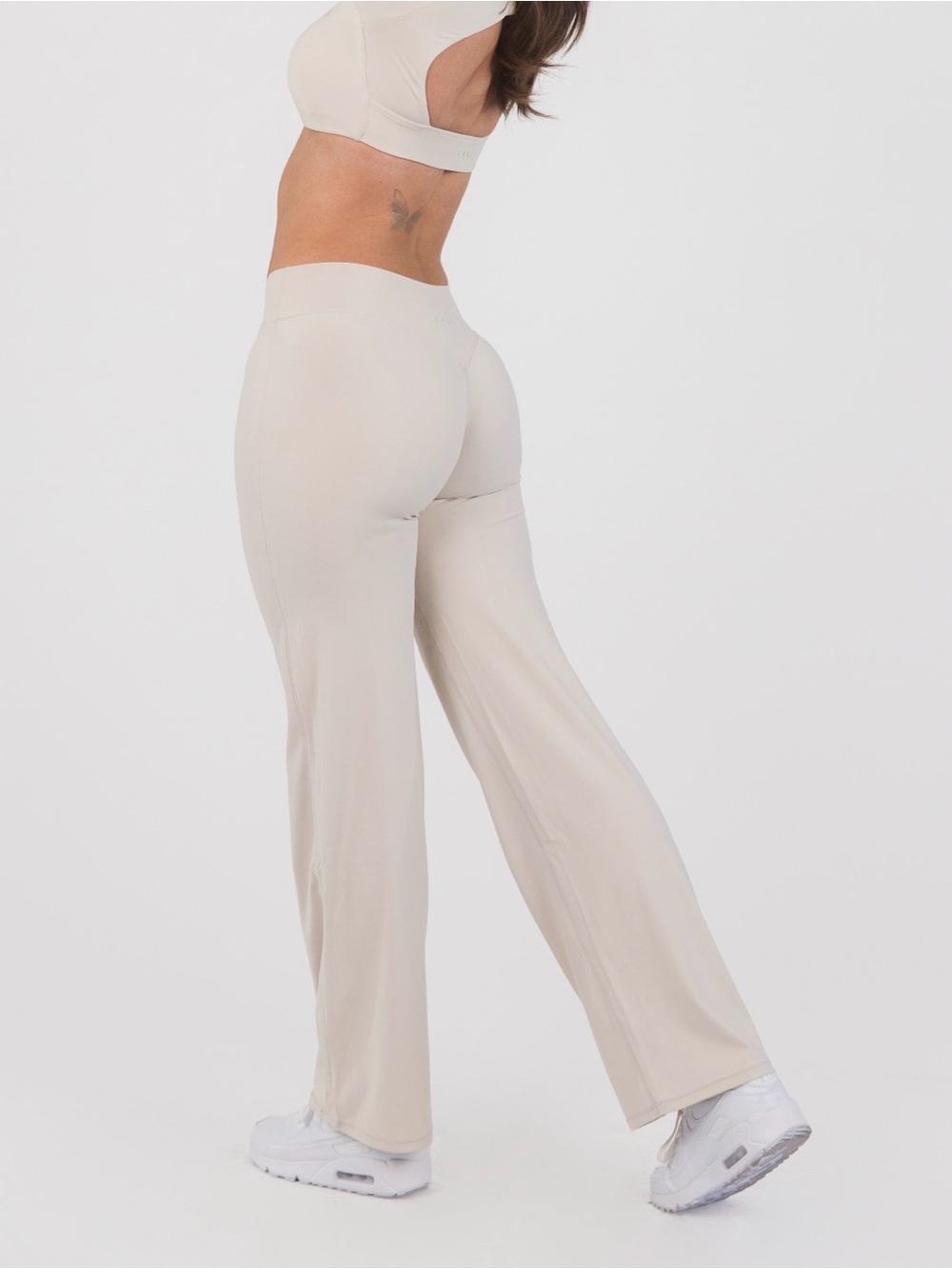 LAKI Active Monroe Straight NWT $78